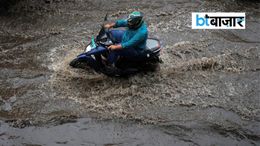 दिल्ली-एनसीआर में मूसलाधार बारिश से बिगड़े हालात! सभी 11 जिलों में रेड अलर्ट, जानें फ्लाइट्स और मौसम का अपडेट भारी बारिश के कारण दिल्ली के कई इलाकों में जलभराव हो गया। (फोटो: PTI)