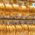 Gold Price: दिवाली से पहले सस्ता हुआ सोना! अभी खरीदें या और गिरेंगे दाम? जानें क्या कहते हैं बाजार के संकेत