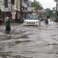 बारिश के पानी में डूब गई कार तो कौन भरेगा मरम्मत का बिल? जानिए कौन सा इंश्योरेंस आएगा काम