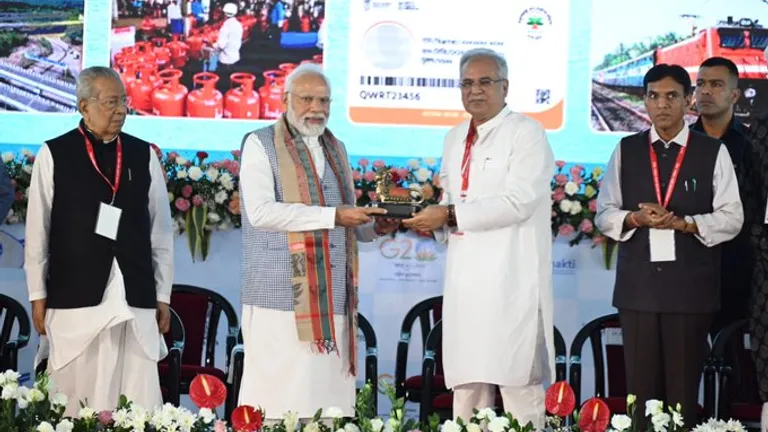 पीएम नरेंद्र मोदी आए छत्तीसगढ़ तो सीएम भूपेश बघेल ने दिया ये खास गिफ्ट, आपने देखा क्या? NewsTak