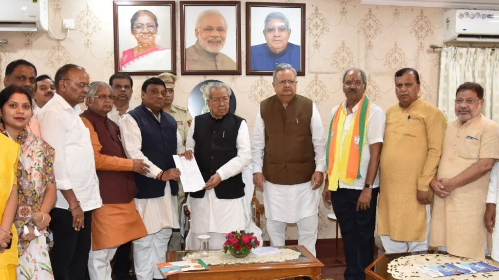 न्यूड प्रदर्शन पर सियासत तेज, जानें कांग्रेस को कैसे घेर रही है भाजपा NewsTak