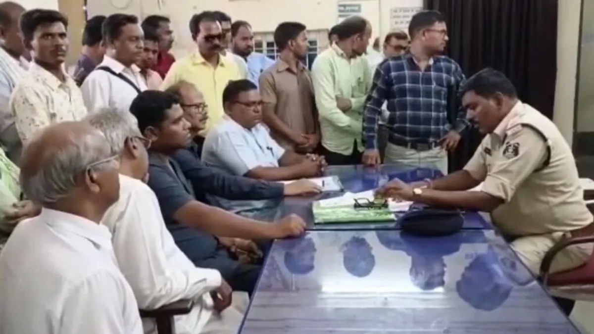 महासमुंद: जानें इस दिग्गज नेता पर क्यों हो रही है कार्रवाई की मांग? विरोध में उतरा सर्व आदि दल NewsTak