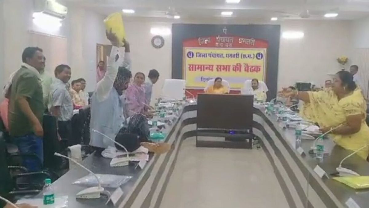 धमतरी: जिला पंचायत सदस्य ने की आत्मदाह की कोशिश, इसलिए उठाया ये कदम; भाजपा ने लगाए ये आरोप NewsTak