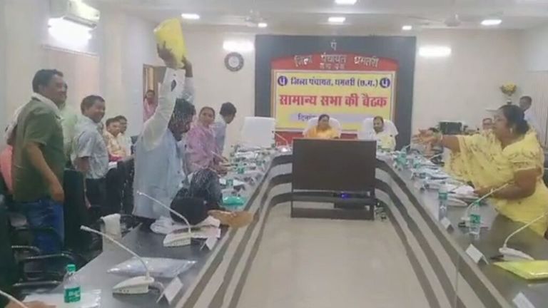 धमतरी: जिला पंचायत सदस्य ने की आत्मदाह की कोशिश, इसलिए उठाया ये कदम; भाजपा ने लगाए ये आरोप NewsTak