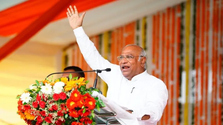 CG Elections: छत्तीसगढ़ में कांग्रेस के चुनावी अभियान का आगाज, खड़गे बोले- पीएम मोदी ने किया राज्य के लोगों का अपमान NewsTak