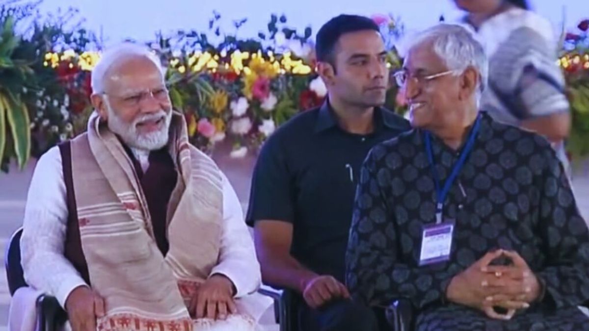 पीएम के सामने सिंहदेव ने की केंद्र की तारीफ, तो पूर्व मंत्री ने ‘रंगा सियार’ कहकर साधा निशाना NewsTak