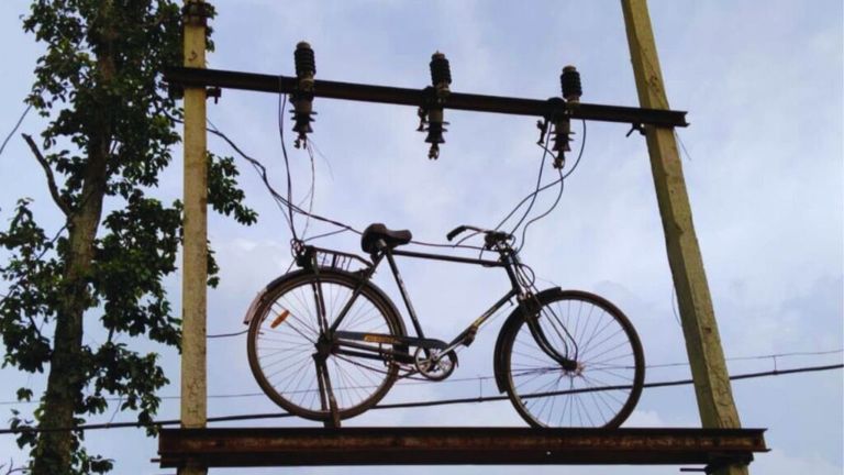 बिजली के लिए लगाते रहे गुहार, नहीं हुई सुनवाई तो ग्रामीणों ने ऐसे दिखाया आईना NewsTak