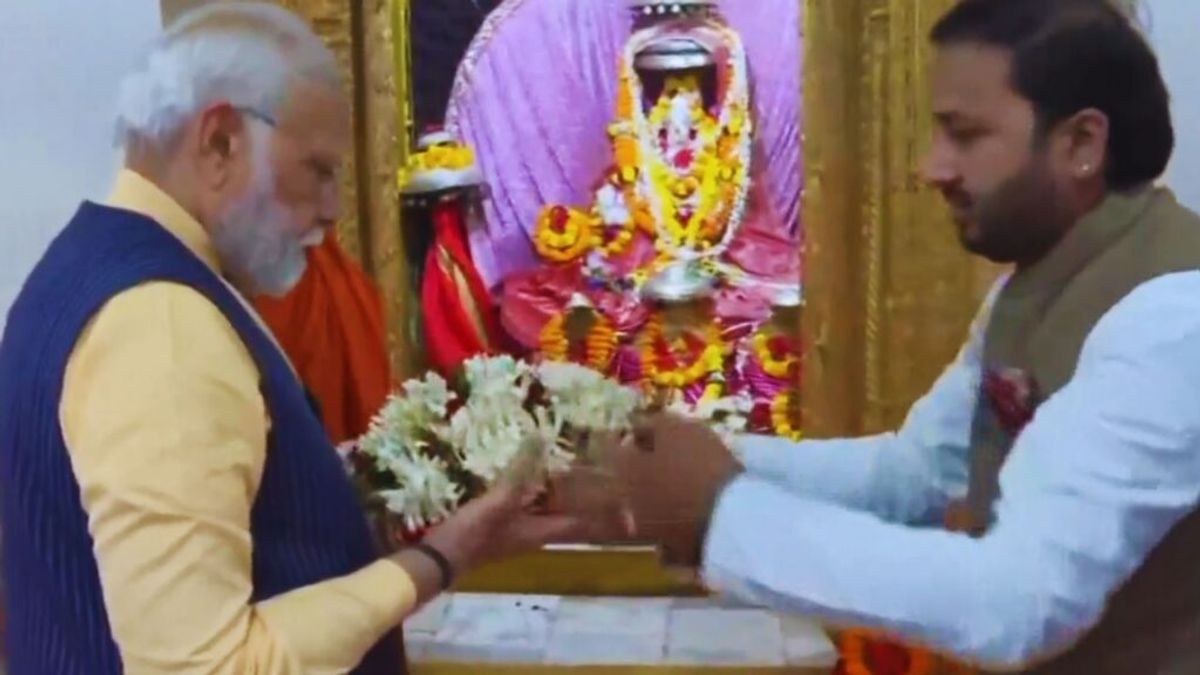 पीएम का बस्तर दौरा: दंतेश्वरी मंदिर पहुंचे मोदी, देखें वीडियो NewsTak