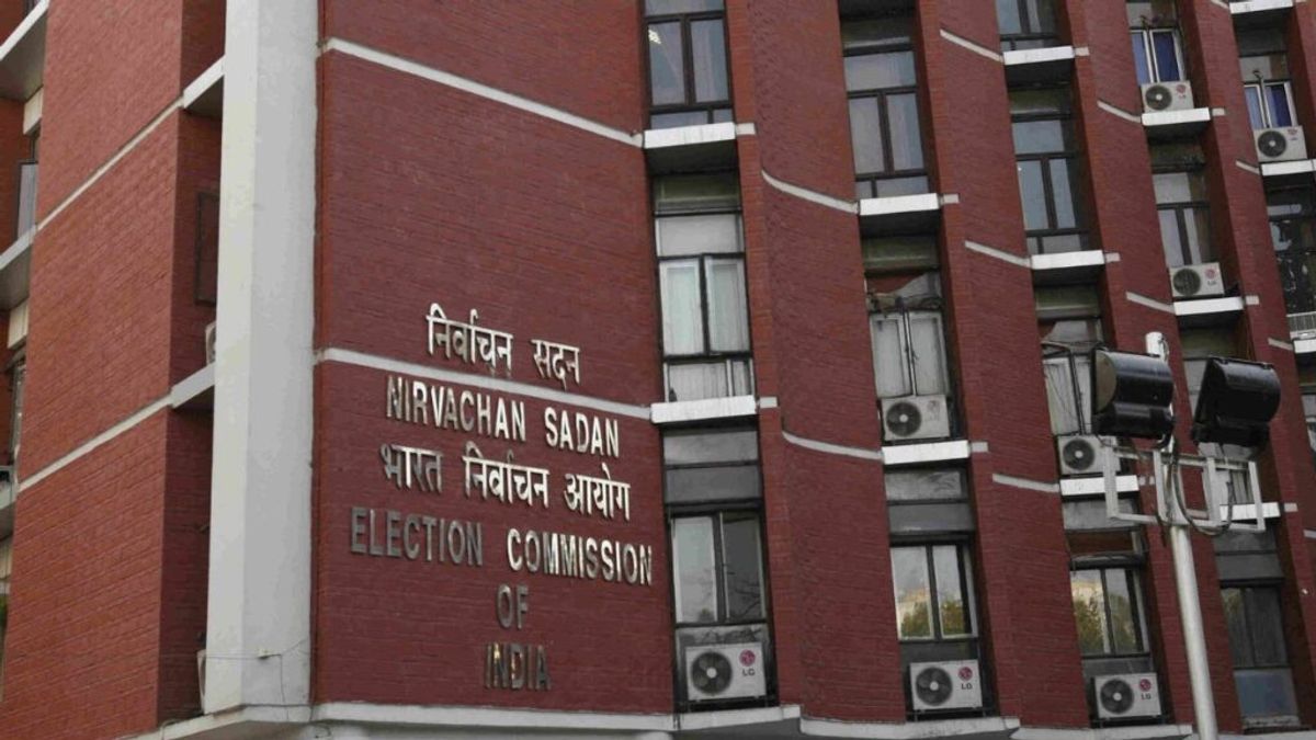 CG Elections: चुनाव आयोग का एक्शन, आठ अधिकारियों के तबादले के बाद नए अफसरों को मिली जिम्मेदारी, देखें लिस्ट NewsTak