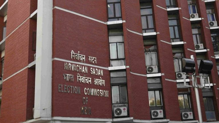 CG Elections: चुनाव आयोग का एक्शन, आठ अधिकारियों के तबादले के बाद नए अफसरों को मिली जिम्मेदारी, देखें लिस्ट NewsTak