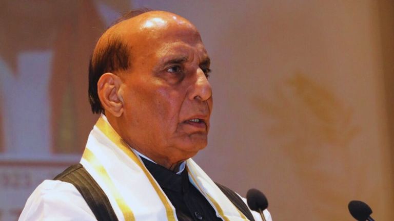 कांग्रेस खुद को ‘हीरो’ कहती है लेकिन विकास करने में वह ‘जीरो’ है: राजनाथ सिंह NewsTak