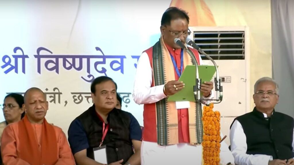 Chhattisgarh CM Oath Ceremony: छत्तीसगढ़ में विष्णु राज; सीएम बन गए साय, साव-शर्मा ने ली डिप्टी सीएम पद की शपथ NewsTak