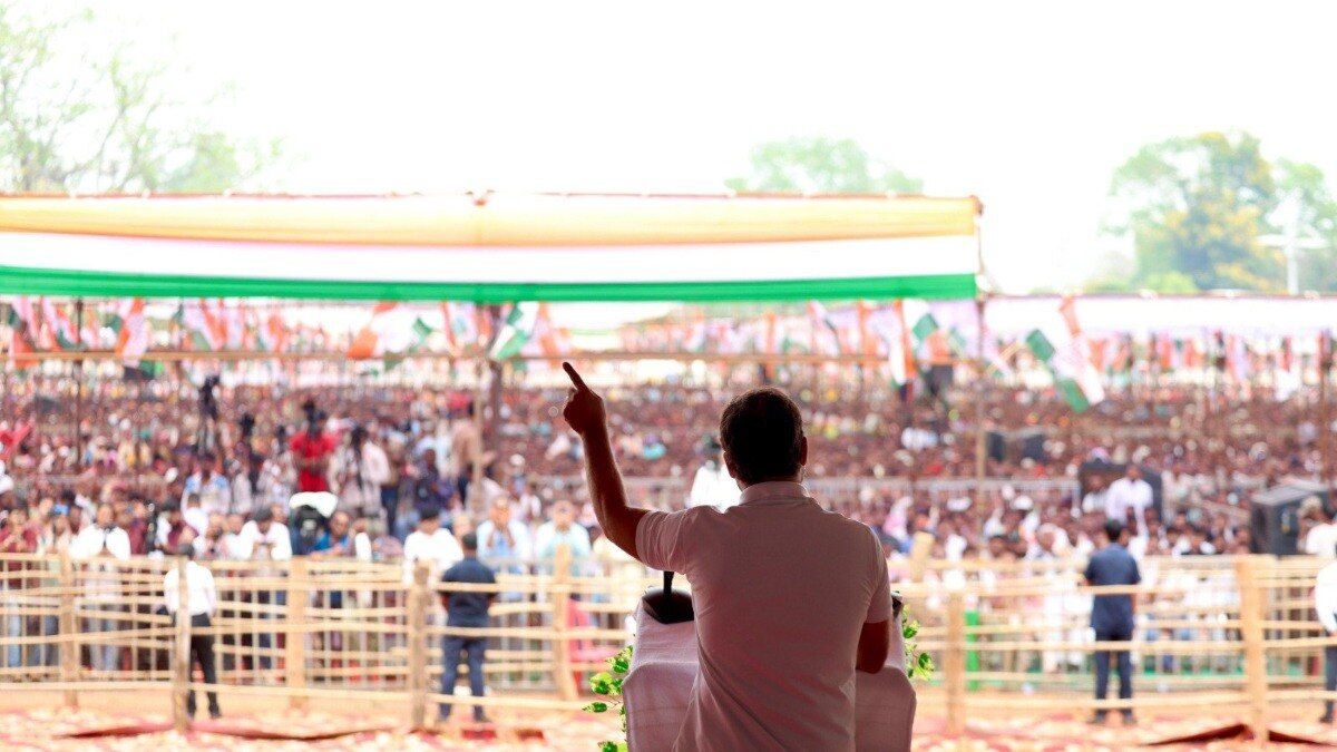 Rahul Gandhi in Bastar- मोदी पर बरसे, आदिवासियों से किया वादा, बस्तर में क्या बोले राहुल गांधी? बस्तर में चुनावी रैली को संबोधित करते हुए कांग्रेस नेता राहुल गांधी