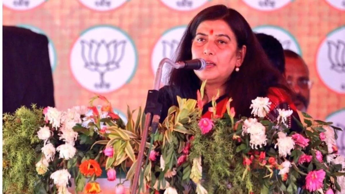 सरोज ने महंत की योग्यता पर उठाए सवाल, डॉक्टर लिखने पर दे दिया बड़ा बयान बीजेपी नेता सरोज पांडेय