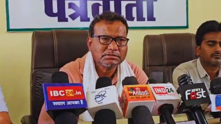 पीडिया मुठभेड़: गांव का दौरा कर लौटी सीपीआई, मनीष कुंजाम बोले- ‘गूंगे-बहरे की भी हुई हत्या’ Manish Kunjam on Pedia Encounter