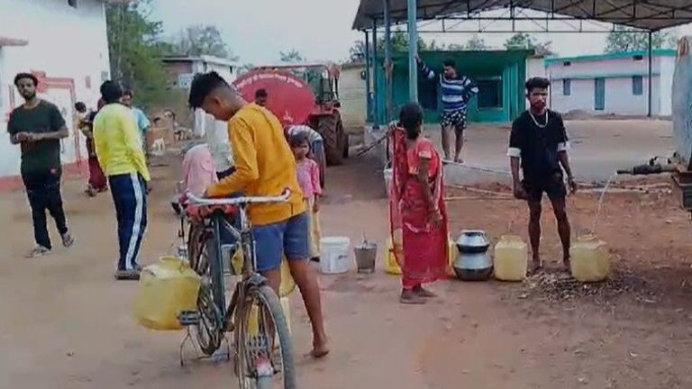 Chhattisgarh News: धमतरी के इस गांव में नहीं बज रही शादी की शहनाई, कारण जान हो जाएंगे हैरान! धमतरी जिला का मोहलाई गांव