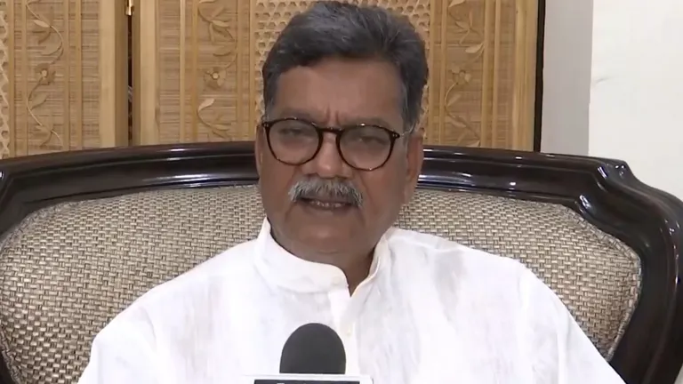 Chhattisgarh Politics: ‘मोदी शपथ लेंगे या नहीं…’, महंत ने उठाए सवाल, कर दिया बड़ा दावा! Dr Charan Das Mahant