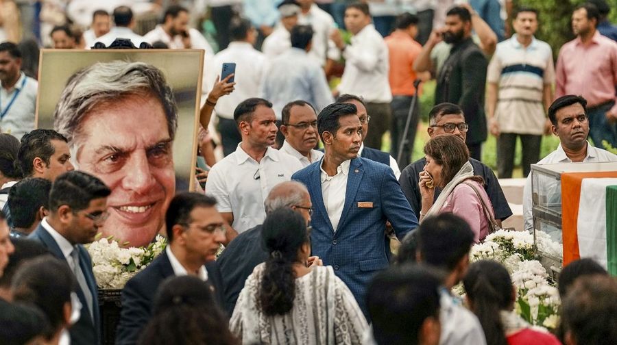 Live Update: Ratan Tata passes away: भारत ने खोया 'रतन'... 86 साल की उम्र में निधन... राजकीय सम्मान से होगी विदाई - live update ratan tata passed away india bids farewell to