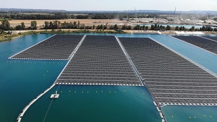 पानी पर तैरता देश का सबसे बड़ा सोलर प्लांट 