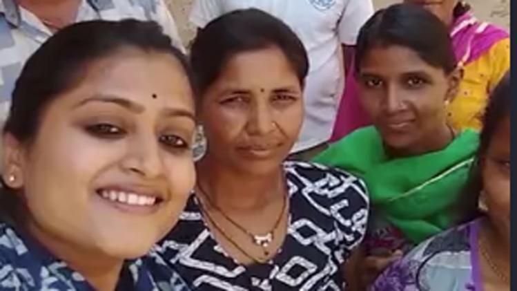 महिलाएं बांस से ज्वेलरी बनाकर लाखों कमा रहीं