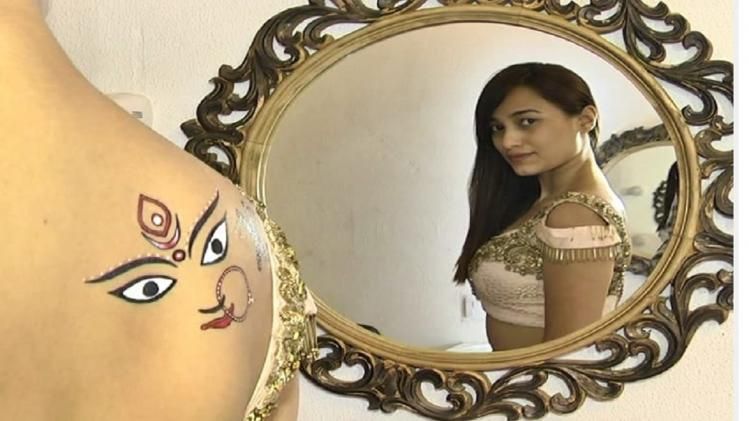 सूरत में टैटू को लेकर लोगों में दिख रहा है क्रेज.