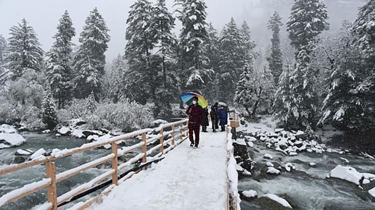 हिमाचल से जम्मू कश्मीर में बर्फबारी का दौर शुरू 