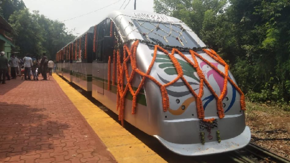 नंदनकानन में 5 डब्बों वाली टॉय ट्रेन नंदनकानन में 5 डब्बों वाली टॉय ट्रेन