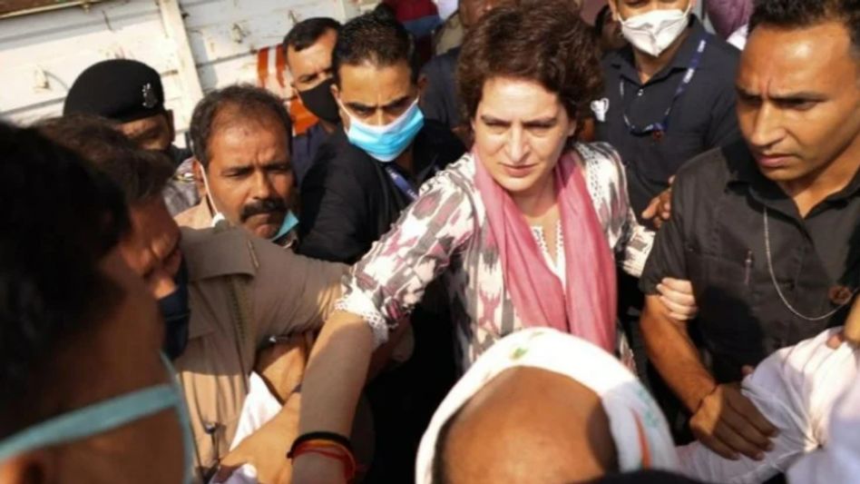 प्रियंका गांधी को पुलिस लाइन ले जाया गया  प्रियंका गांधी को पुलिस लाइन ले जाया गया