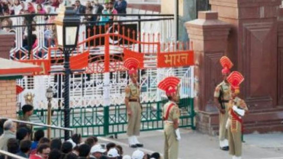 वाघा बार्डर के रास्ते भारत लाए गए मछुआरे वाघा बार्डर के रास्ते भारत लाए गए मछुआरे