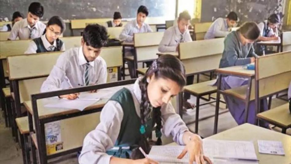 परीक्षा में ऐसे सवाल पूछने पर लोग नाराज हैं परीक्षा में ऐसे सवाल पूछने पर लोग नाराज हैं