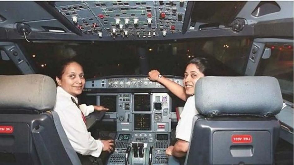 भारत में महिला पायलट (फाइल फोटो) भारत में महिला पायलट (फाइल फोटो)