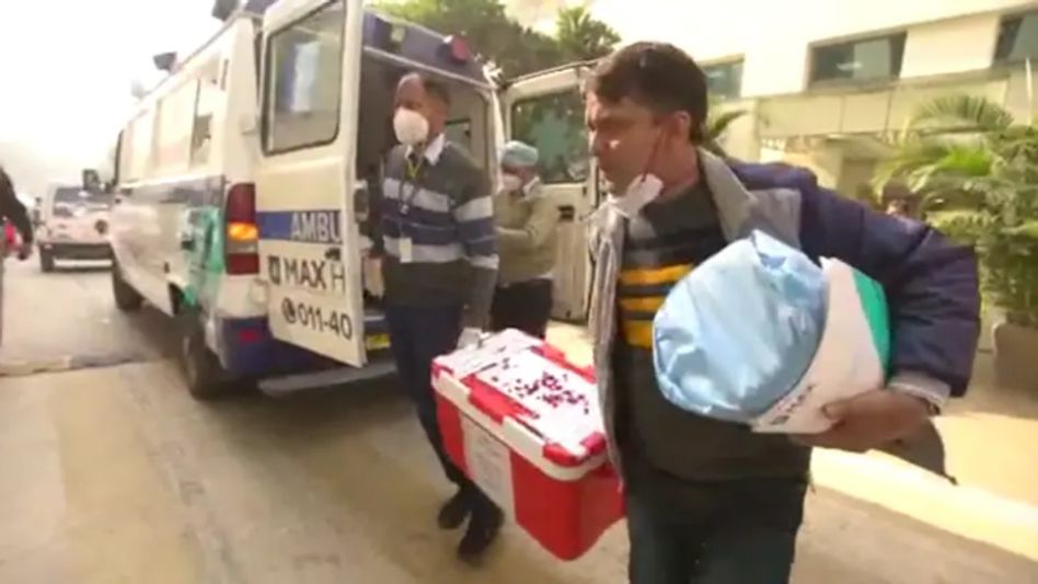 Lungs transported from Ahmedabad to Delhi in 3 hrs via air Lungs transported from Ahmedabad to Delhi in 3 hrs via air