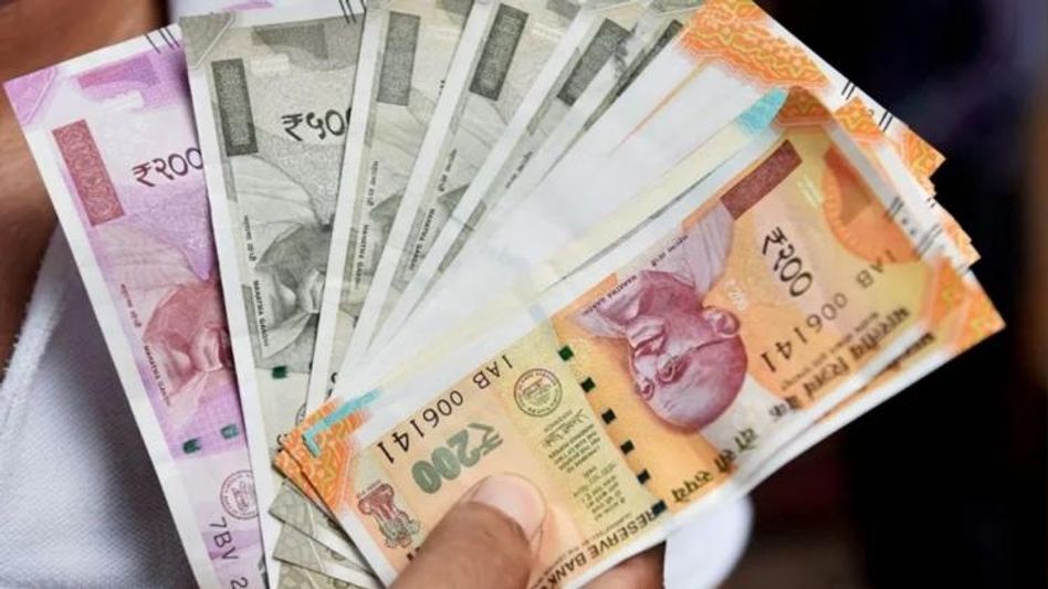 25 साल बाद मिला वेतन (प्रतीकात्मक तस्वीर) 25 साल बाद मिला वेतन (प्रतीकात्मक तस्वीर)