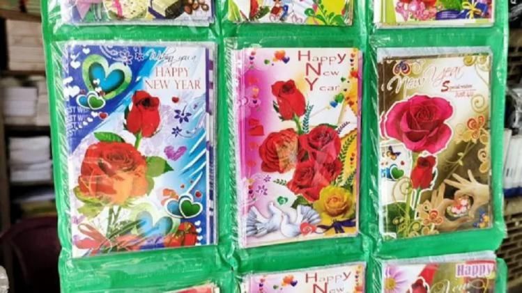 एक दौर था जब लोग ग्रीटिंग कार्ड देकर एक दूसरे को नए साल की बधाई और शुभकामनाएं देते थे
