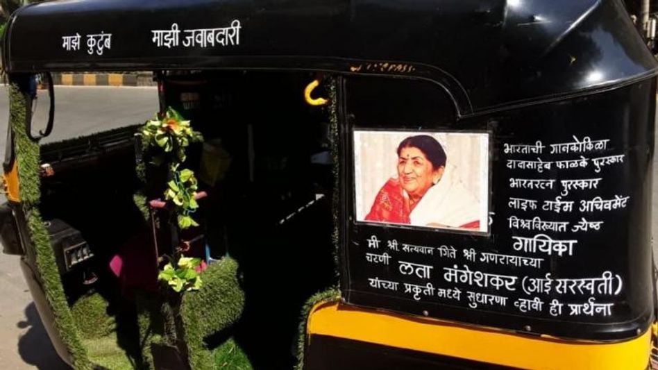लता मंगेशकर के स्वास्थ्य के लिए ऑटो पर लिखा संदेश लता मंगेशकर के स्वास्थ्य के लिए ऑटो पर लिखा संदेश
