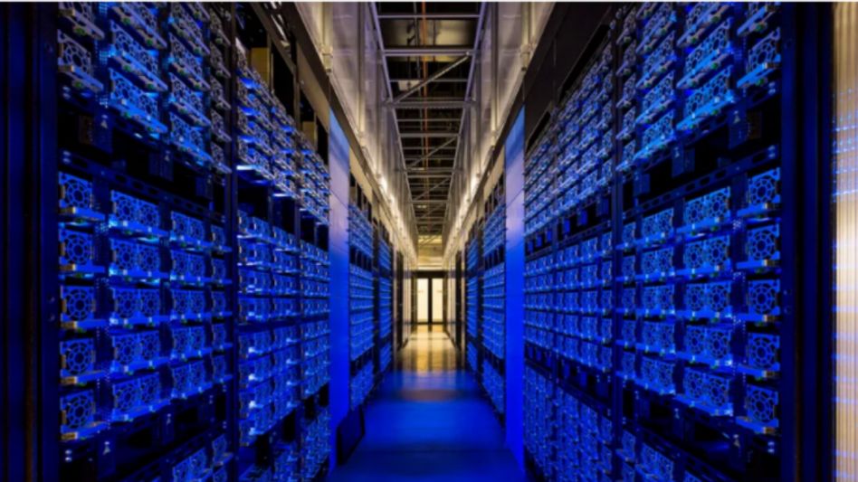 Servers at a Facebook datacenter. Photo: Vjeran Pavic Servers at a Facebook datacenter. Photo: Vjeran Pavic