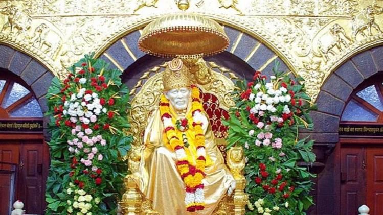 नए साल पर लाखों की संख्या में भक्त साईंबाबा के दर्शन के लिए पहुंचते हैं