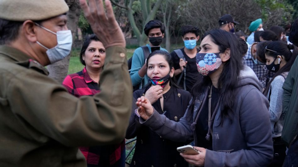 कीव में हटा वीकेंड कर्फ्यू कीव में हटा वीकेंड कर्फ्यू