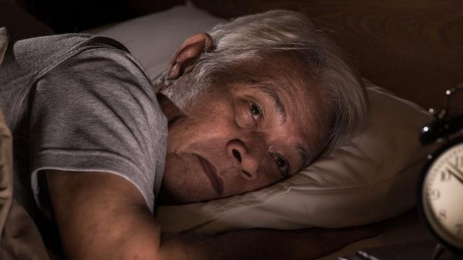 क्यों नहीं आती बुजुर्गों को नींद? (सांकेतिक तस्वीर) क्यों नहीं आती बुजुर्गों को नींद? (सांकेतिक तस्वीर)