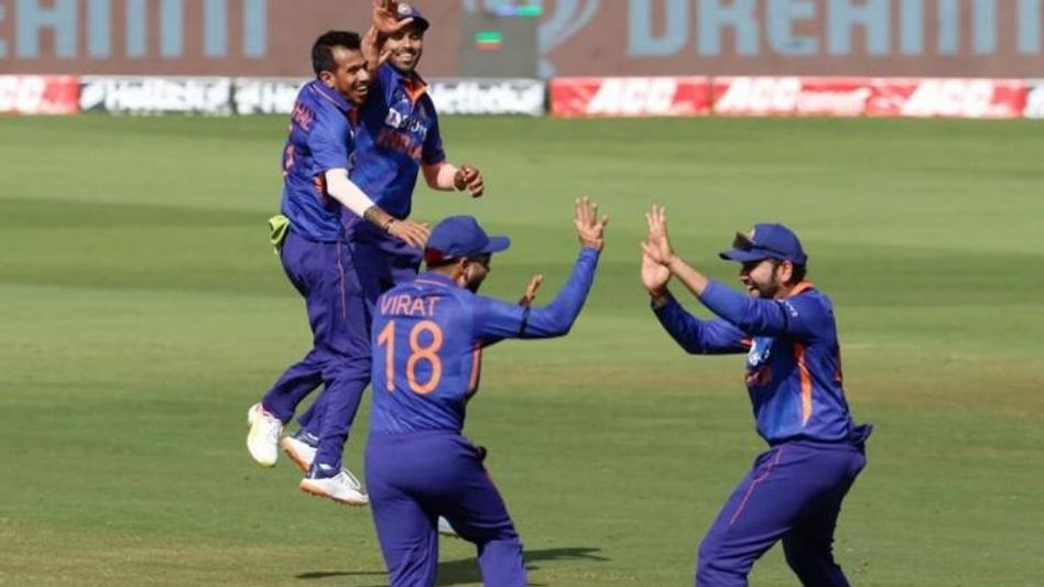 भारत ने पहले वनडे में वेस्टइंडीज को 6 विकेट से हराया भारत ने पहले वनडे में वेस्टइंडीज को 6 विकेट से हराया