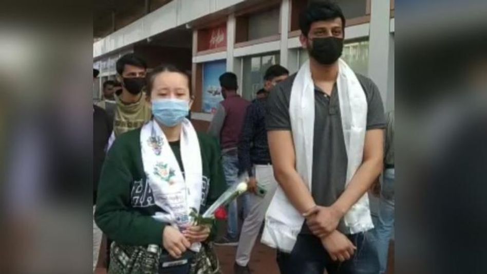 केलसाग ज्ञात्सो भूटिया और आलोक मिश्र केलसाग ज्ञात्सो भूटिया और आलोक मिश्र