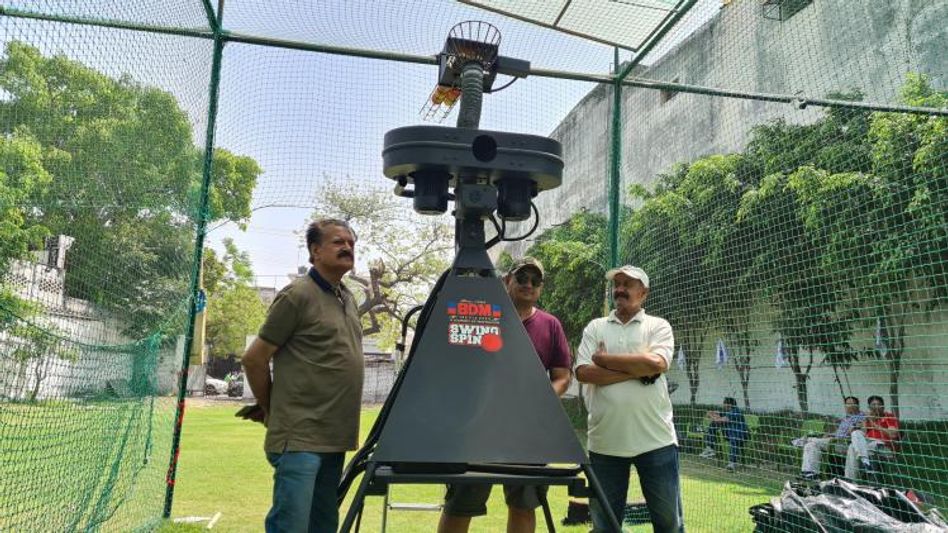 मशीन करेगी बॉलिंग मशीन करेगी बॉलिंग