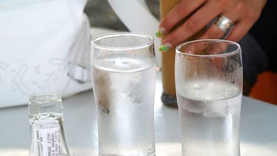 गर्मी में अगर आप भी पीते है फ्रिज का ठंडा पानी, तो हो सकती हैं ये दिक्कतें गर्मी में अगर आप भी पीते है फ्रिज का ठंडा पानी, तो हो सकती हैं ये दिक्कतें