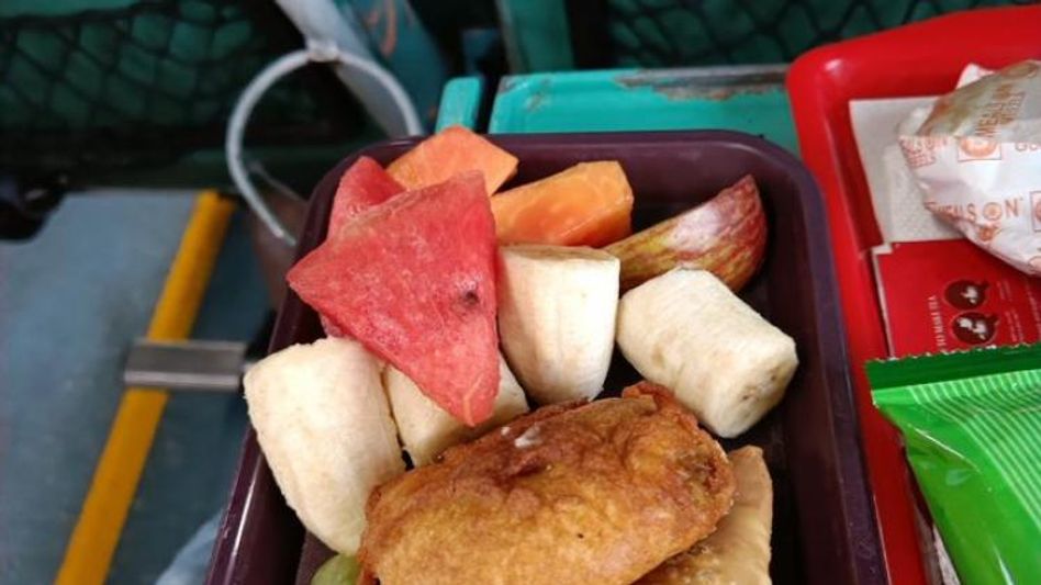 Iftari in Train Iftari in Train