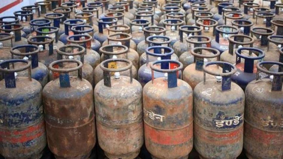 कमर्शियल गैस सिलेंडर के दामों में बढ़ोतरी कमर्शियल गैस सिलेंडर के दामों में बढ़ोतरी