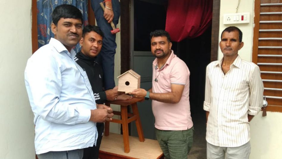Sushil Kumar distributing nests Sushil Kumar distributing nests