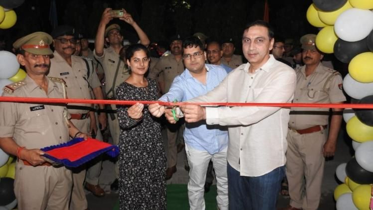 पुलिसकर्मियों के लिए अनोखा "बेलआउट कैफे" कैफे