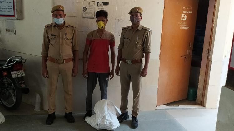  चोर ने चुराई है टंकी की टोंटियां