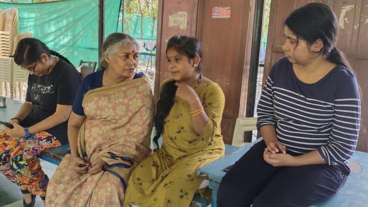 अनाथ बच्चों की सेवा कर रहीं 69 साल की अंजिना