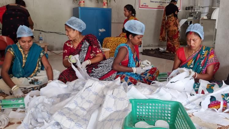 अमेजन पर सस्ते में मिल रहा इन महिलाओं का बनाया हुआ सेनेटरी पैड